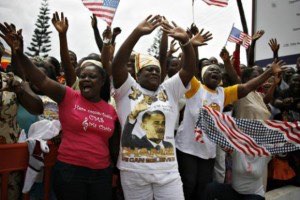 Ghanaian cheers and wave at Obama motorcade